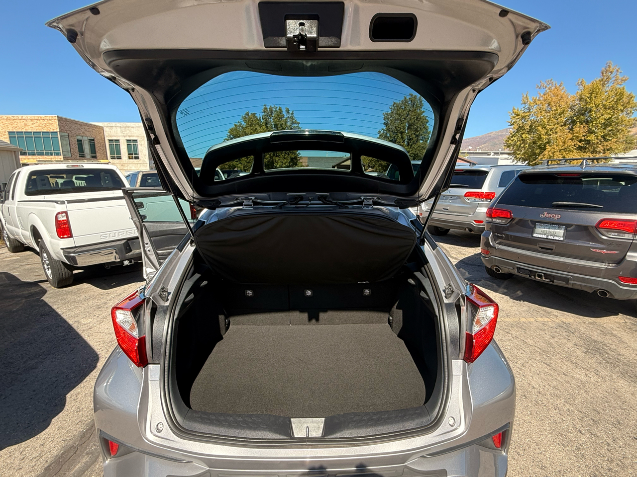 2018 Toyota C-HR XLE Premium photo 13