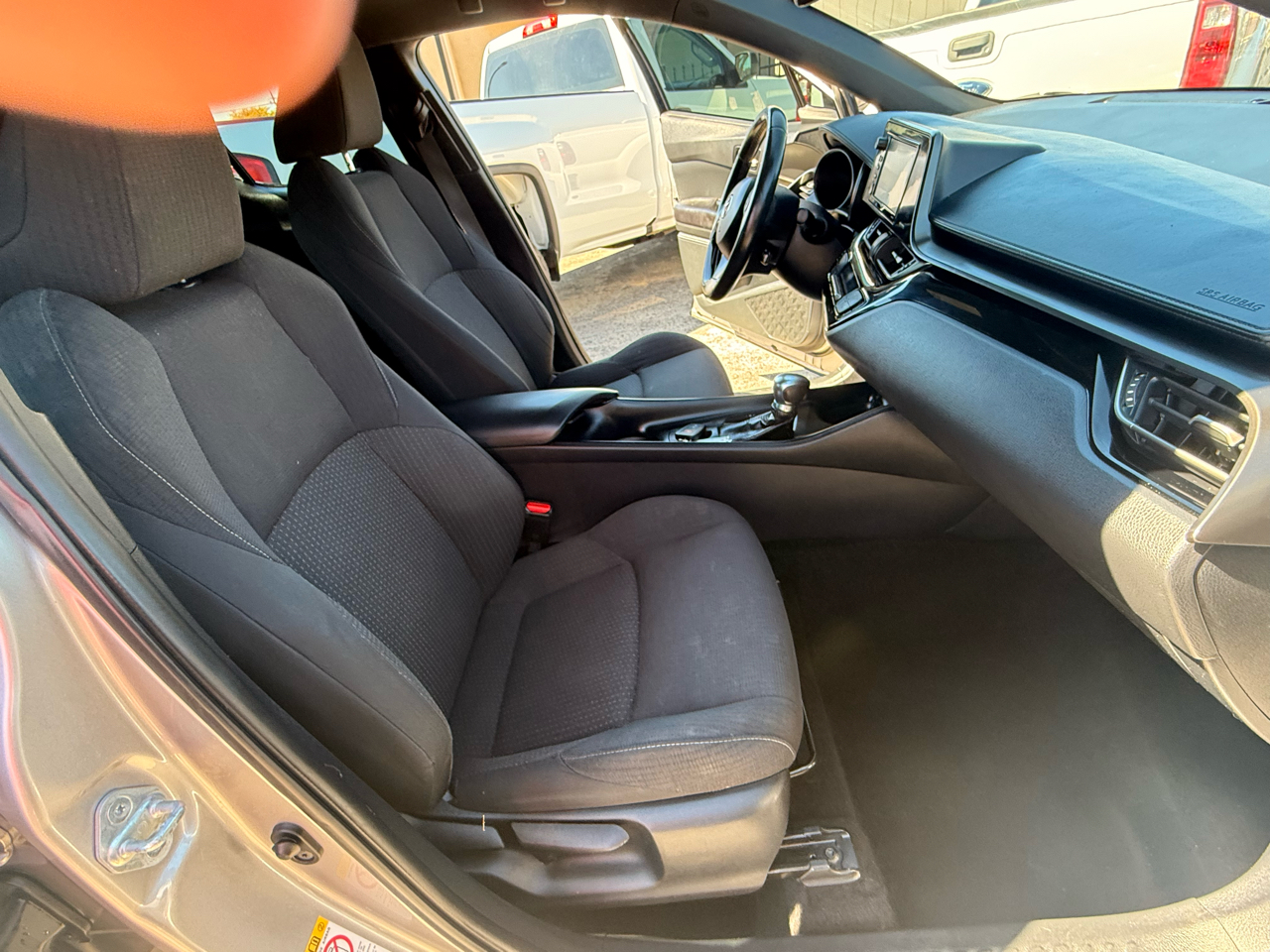 2018 Toyota C-HR XLE Premium photo 15