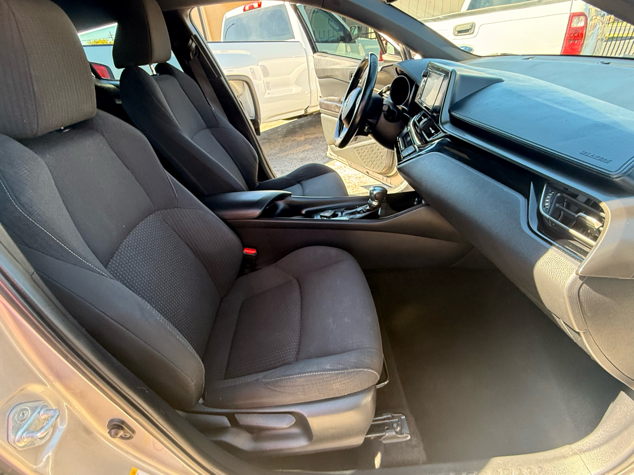 2018 Toyota C-HR XLE Premium photo 16