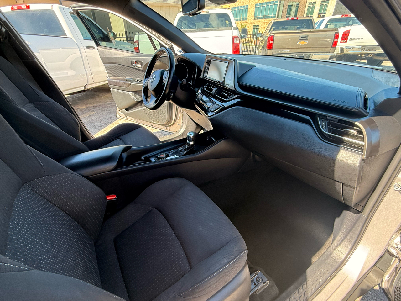 2018 Toyota C-HR XLE Premium photo 17