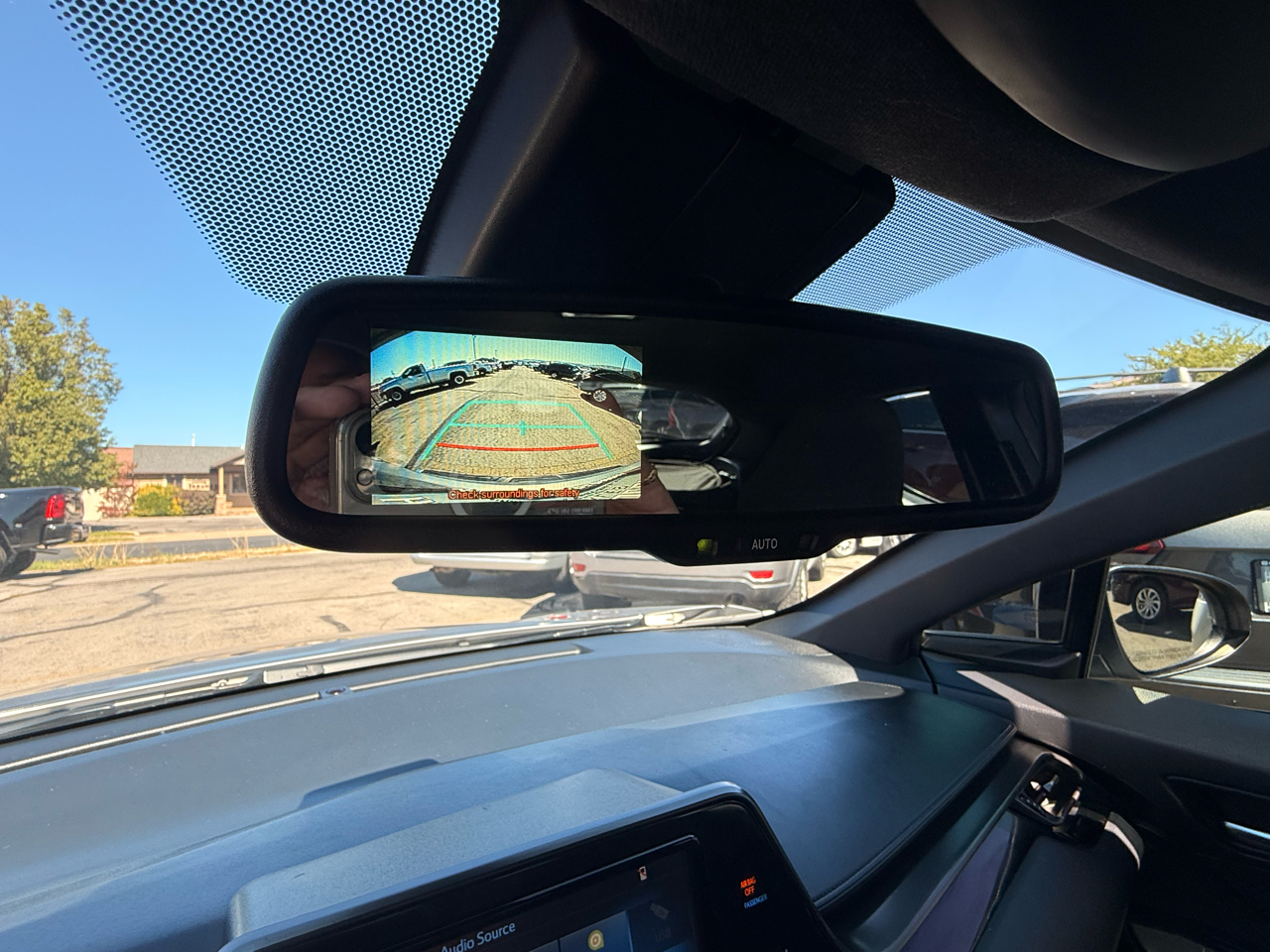 2018 Toyota C-HR XLE Premium photo 21