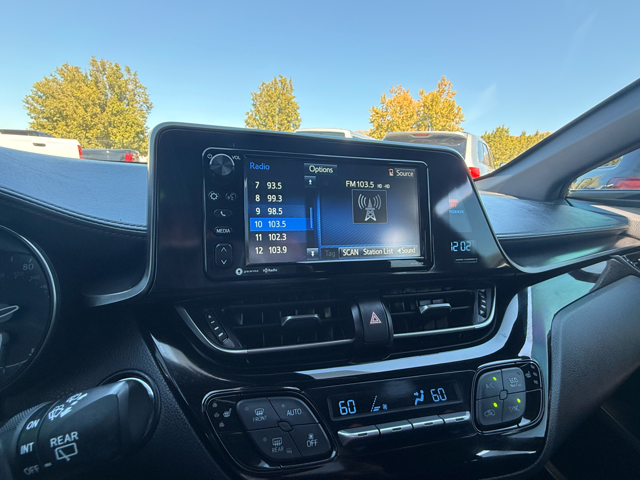 2018 Toyota C-HR XLE Premium photo 22