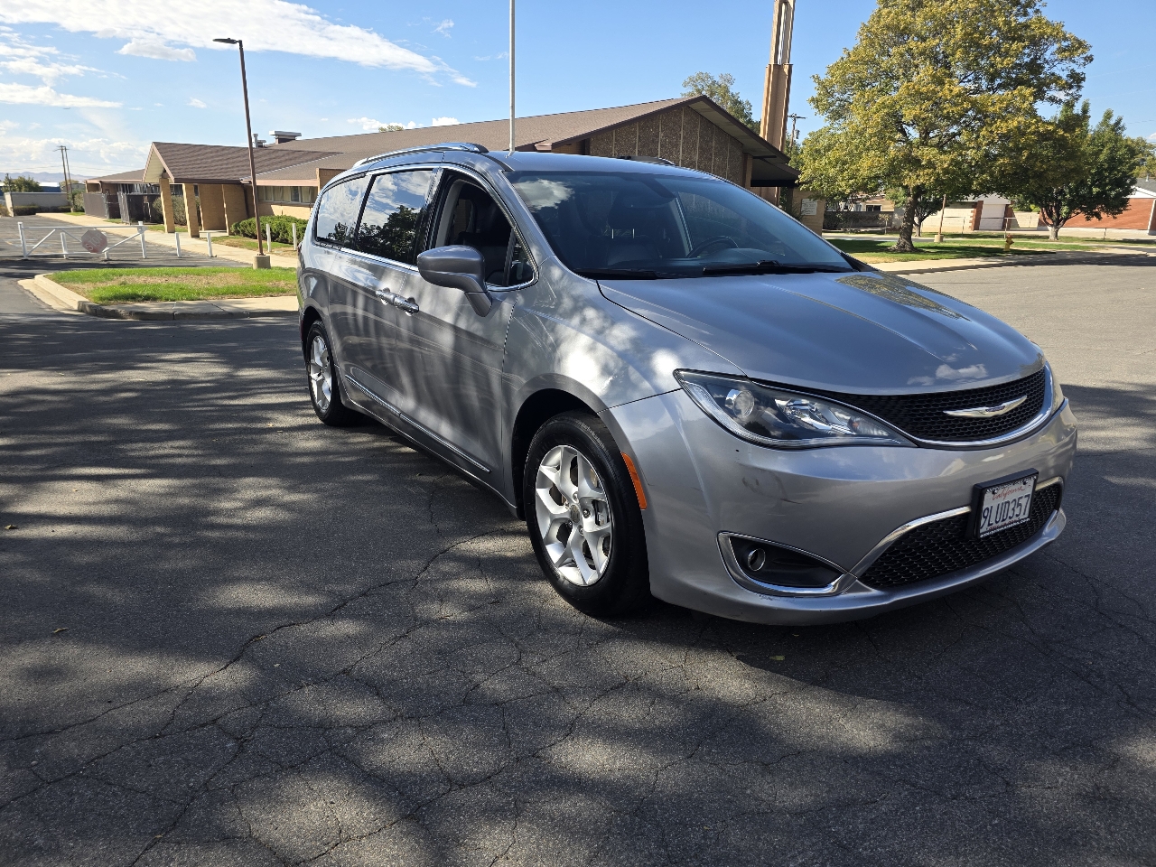 2020 Chrysler Pacifica Touring L photo 3
