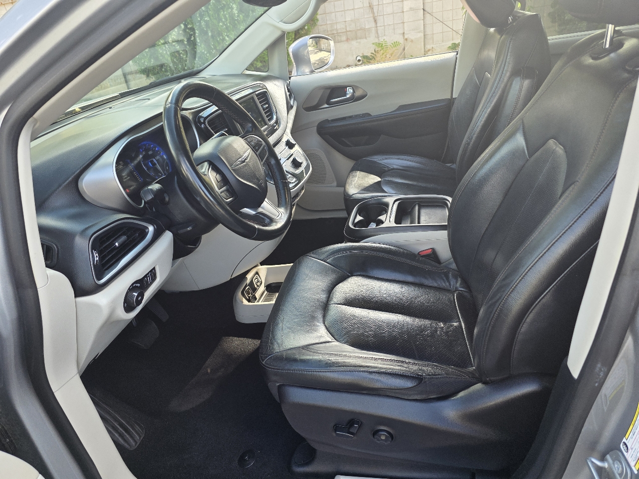 2020 Chrysler Pacifica Touring L photo 5