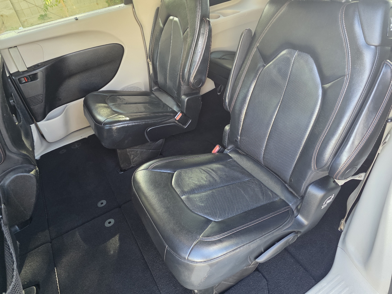 2020 Chrysler Pacifica Touring L photo 6
