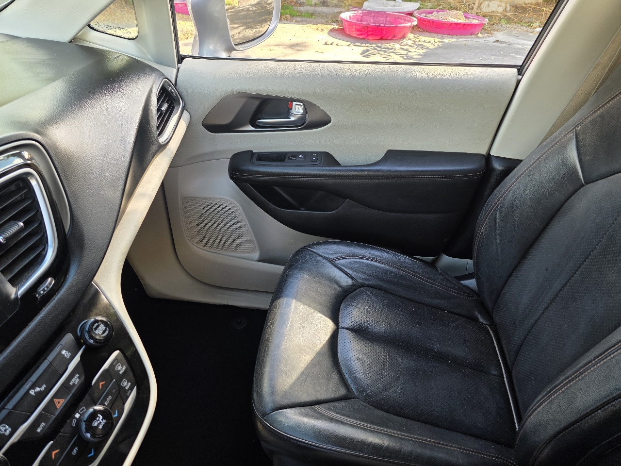 2020 Chrysler Pacifica Touring L photo 8