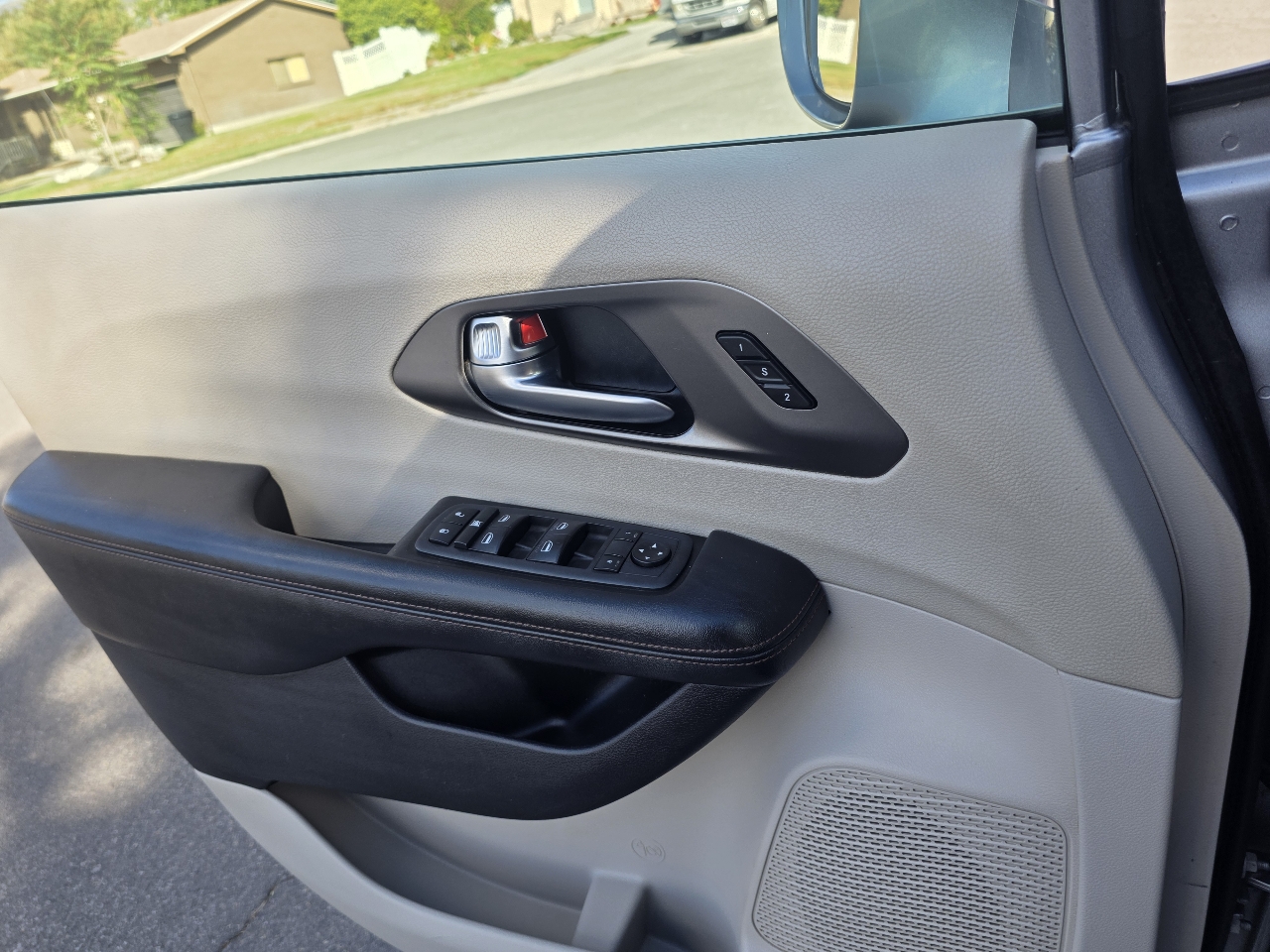 2020 Chrysler Pacifica Touring L photo 12