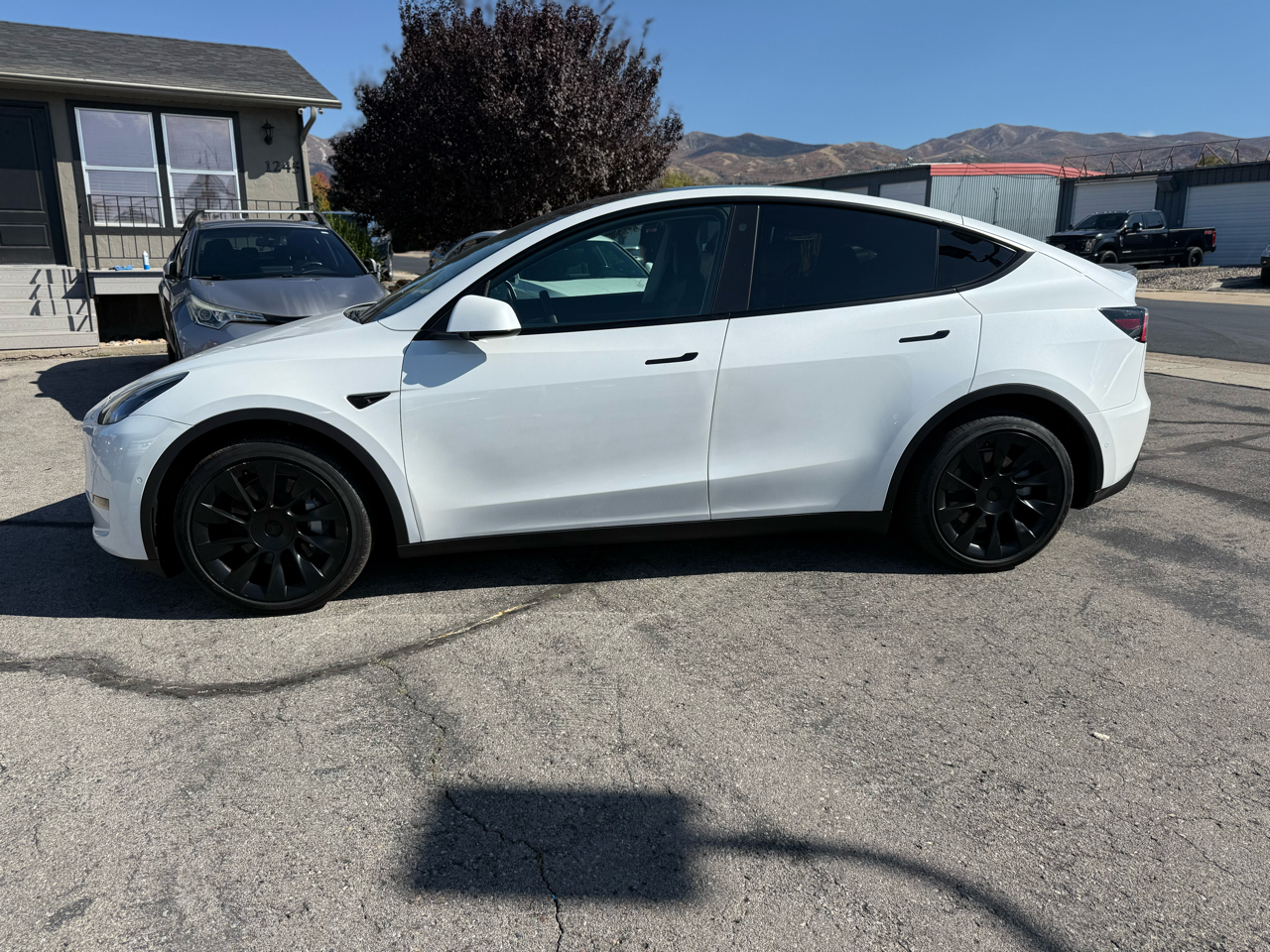 2022 Tesla Model Y Long Range photo 2