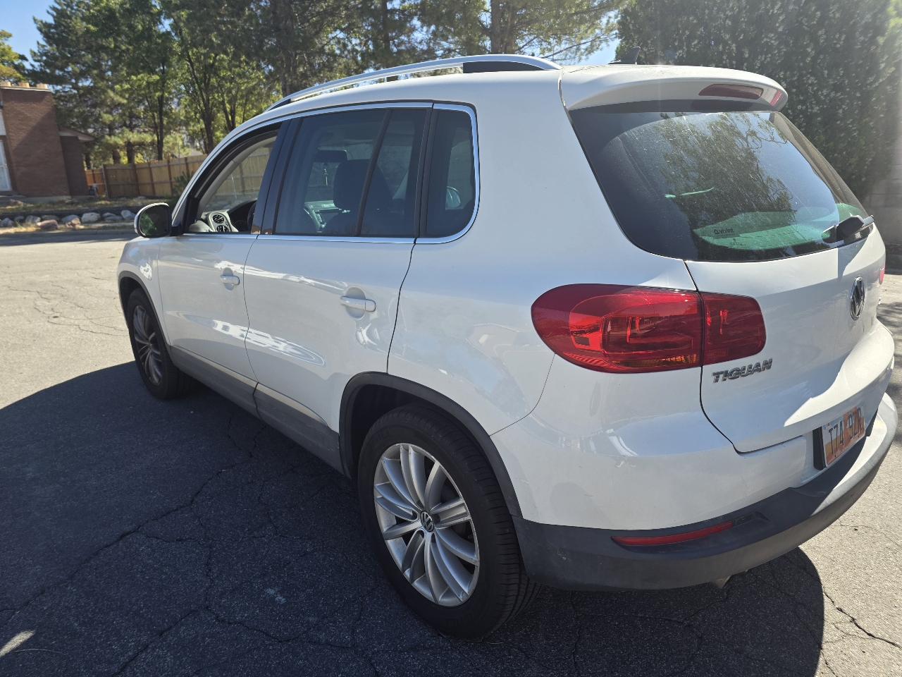 2012 Volkswagen Tiguan SEL Premium photo 3