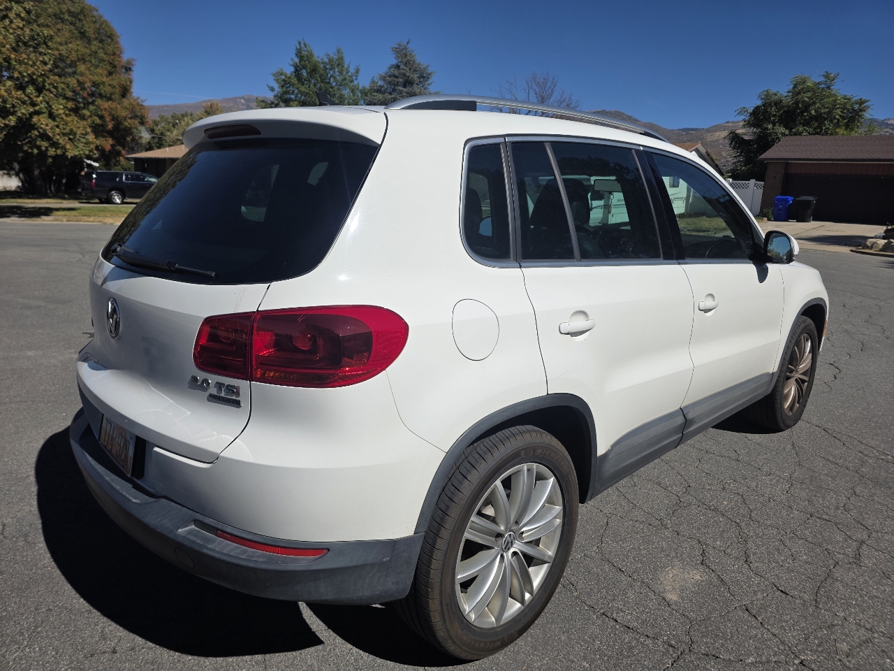 2012 Volkswagen Tiguan SEL Premium photo 4