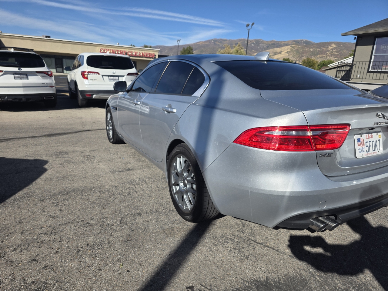 2017 Jaguar XE photo 3
