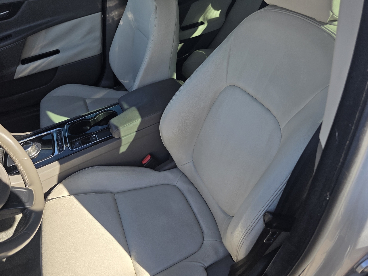 2017 Jaguar XE photo 13