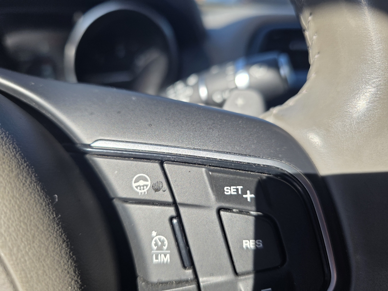 2017 Jaguar XE photo 16