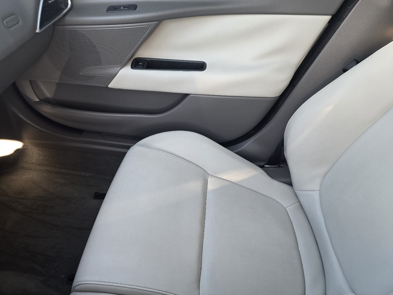 2017 Jaguar XE photo 19