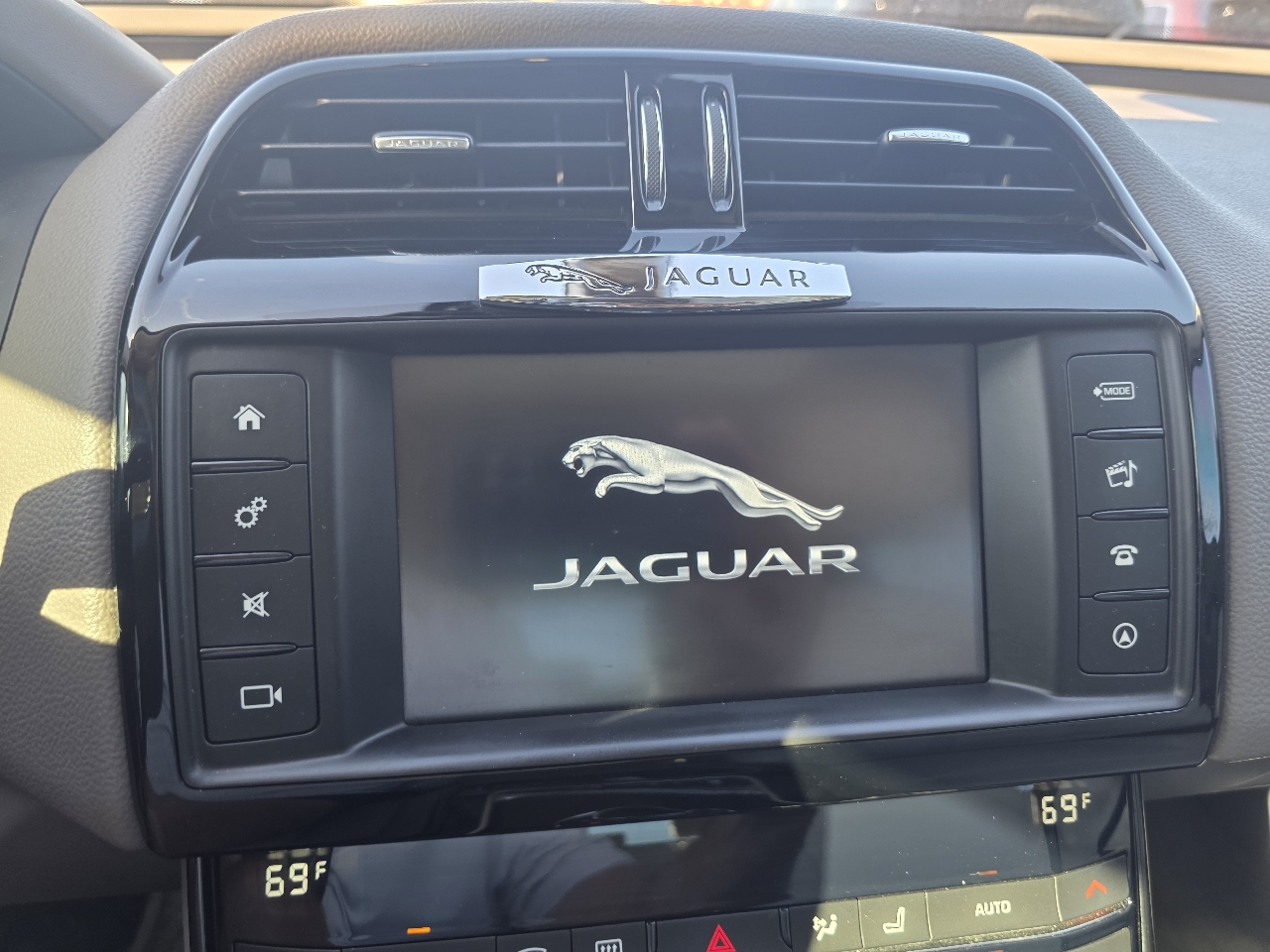 2017 Jaguar XE photo 23