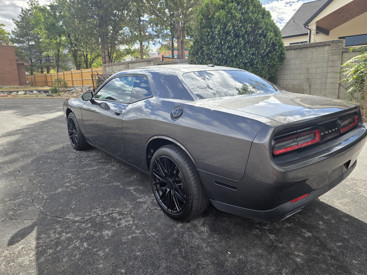 2016 Dodge Challenger SXT photo 4