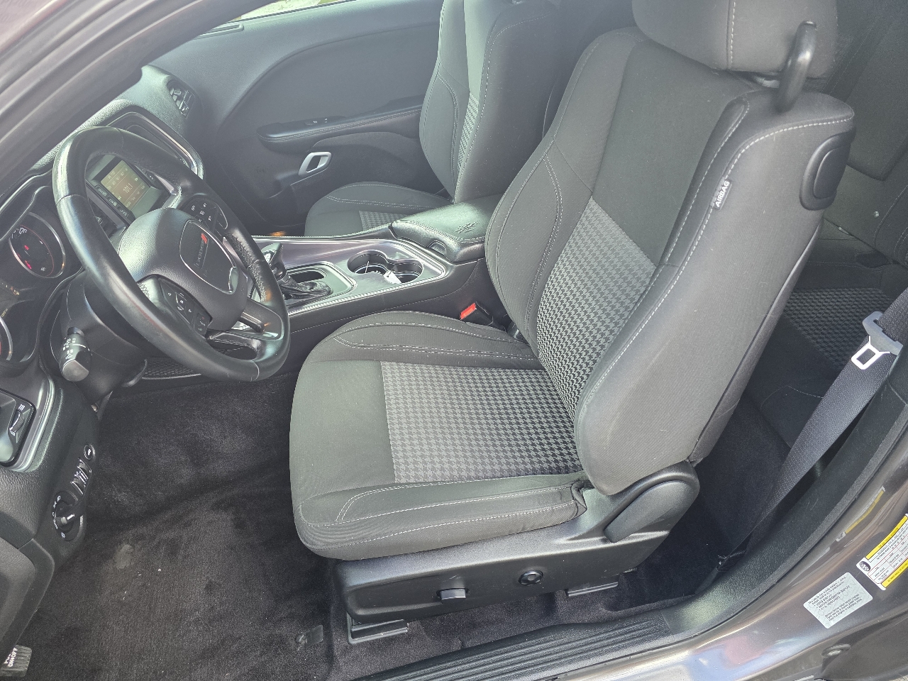 2016 Dodge Challenger SXT photo 9