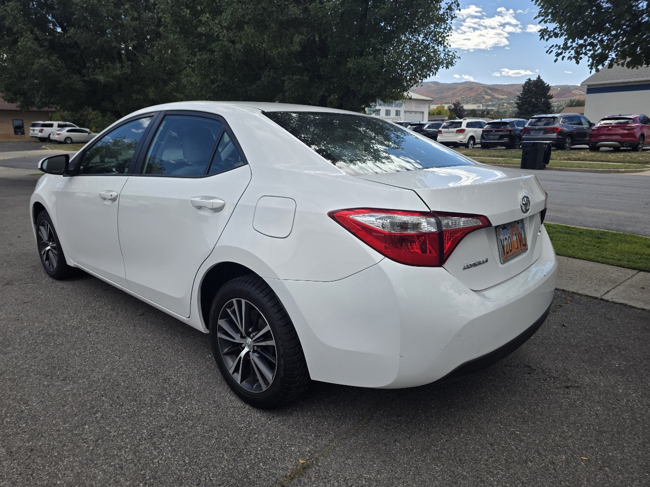2016 Toyota Corolla LE photo 3