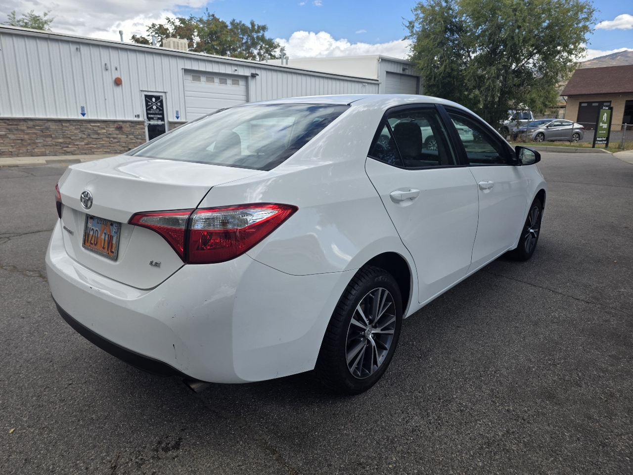 2016 Toyota Corolla LE photo 4