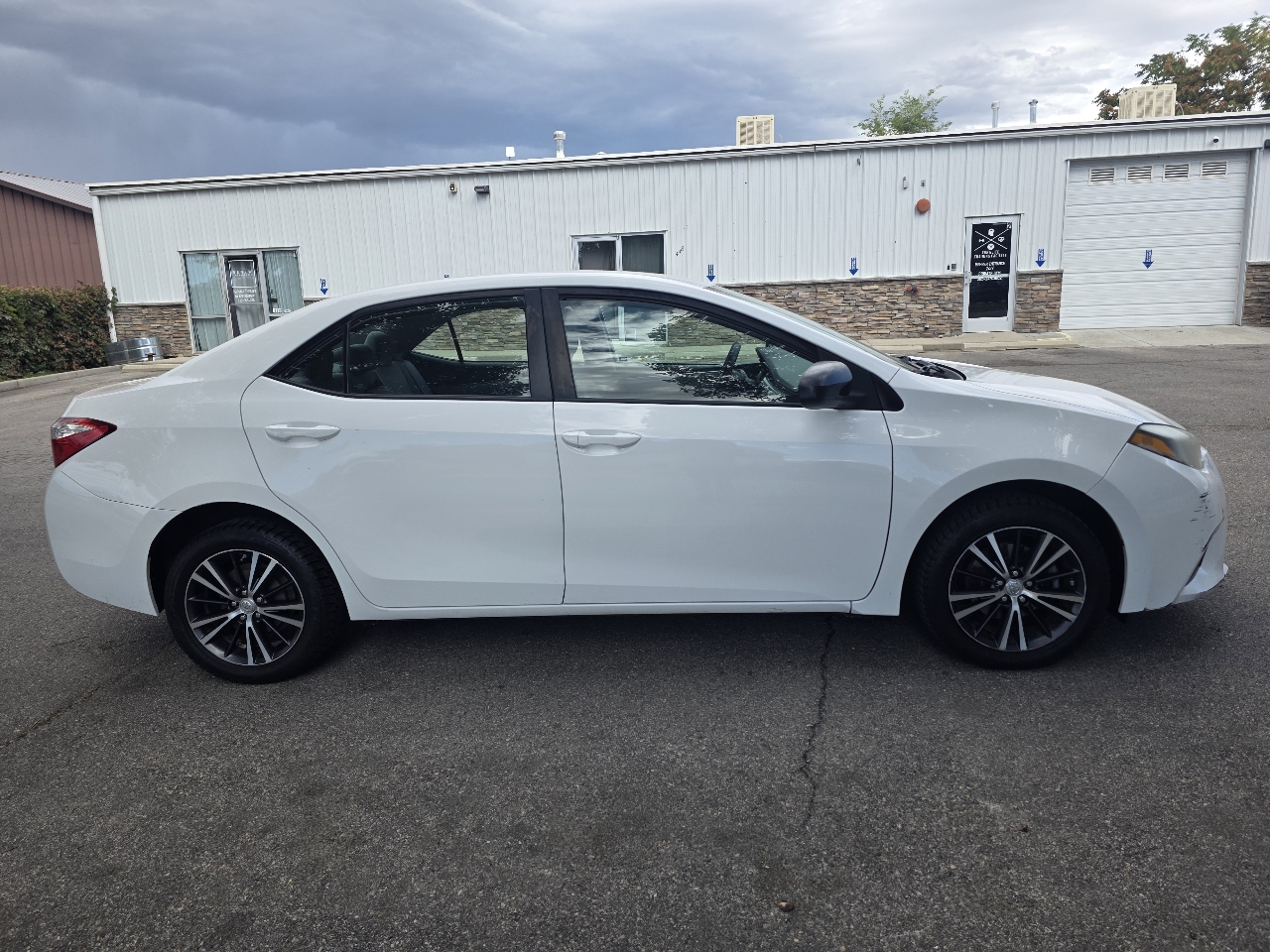 2016 Toyota Corolla LE photo 5