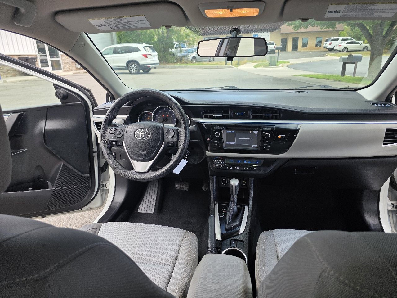2016 Toyota Corolla LE photo 9