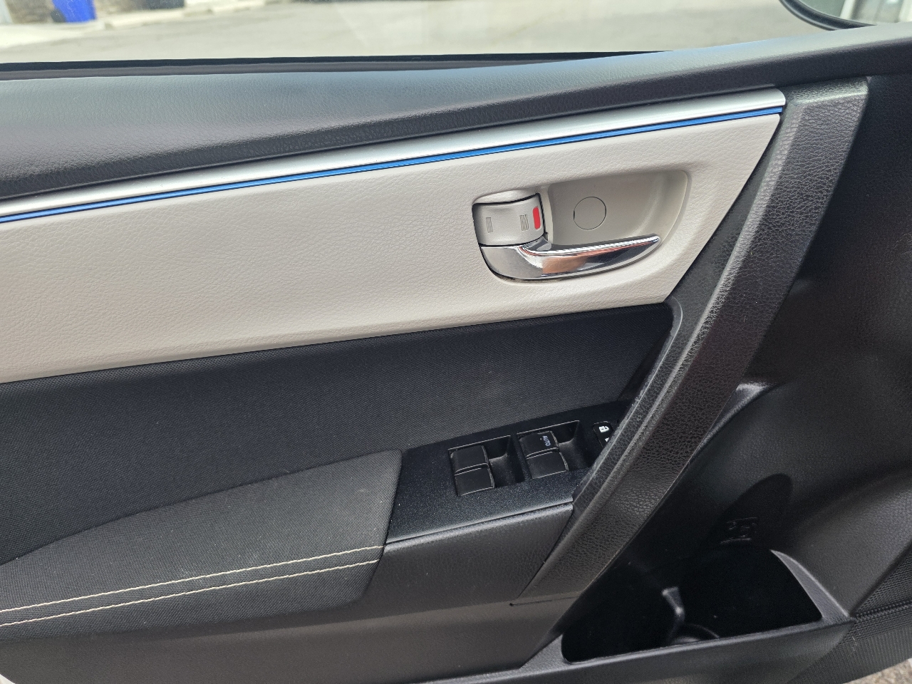 2016 Toyota Corolla LE photo 10