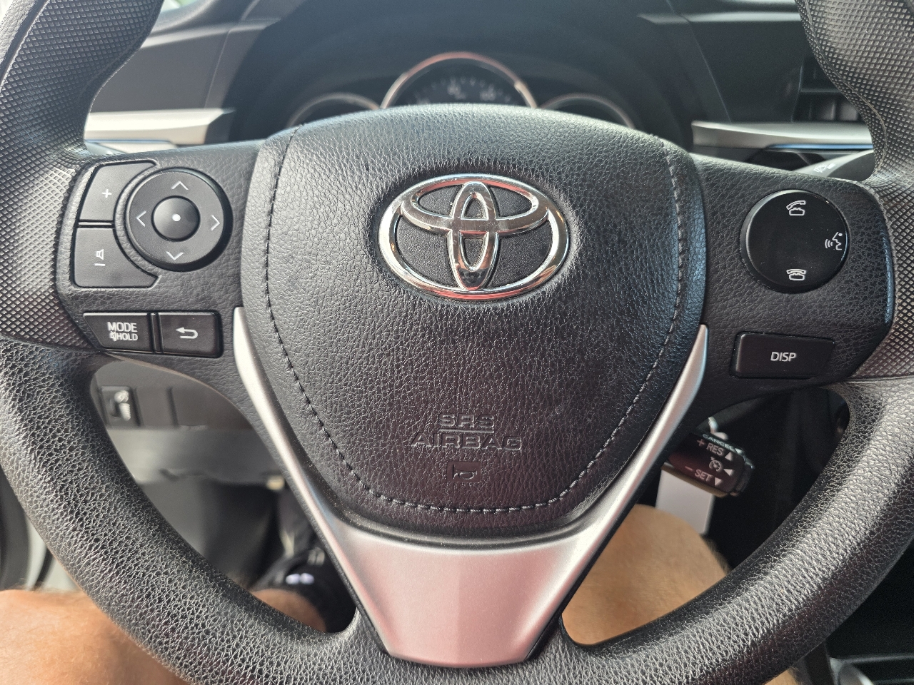 2016 Toyota Corolla LE photo 11