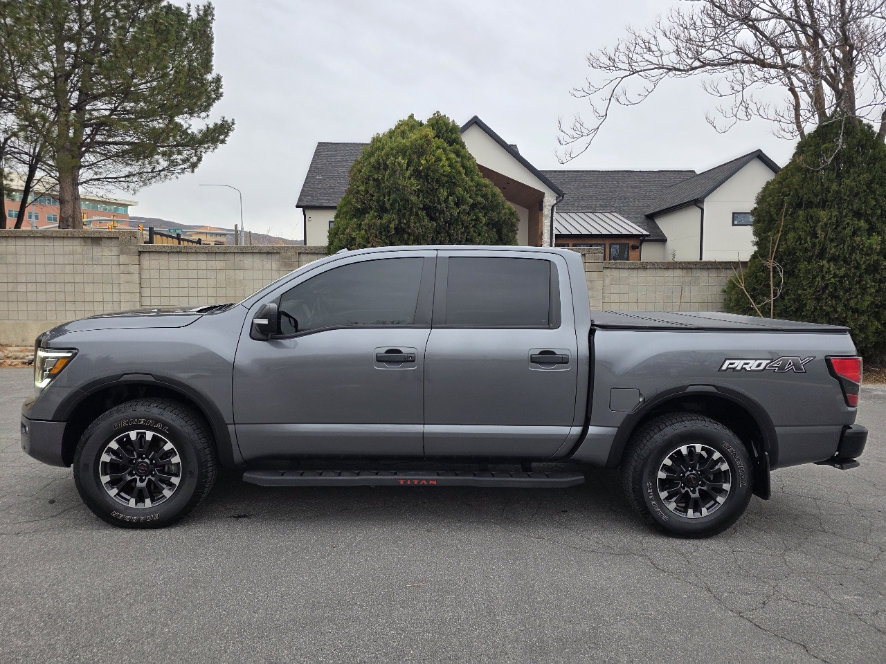 Nissan Titan 4x4 Crew Cab PRO-4X 2021