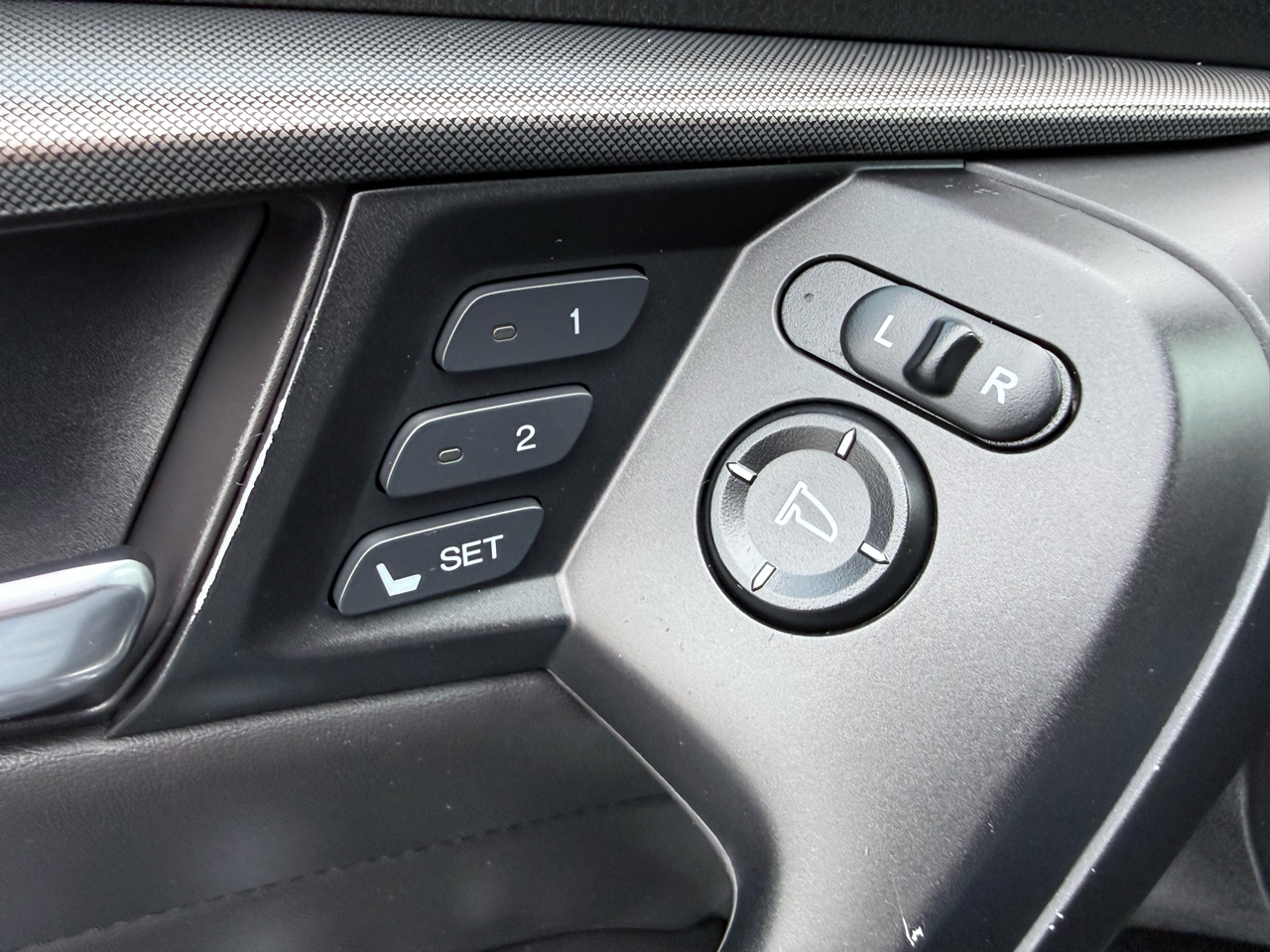 Acura TL 4dr Sdn Auto 2WD Tech 2012