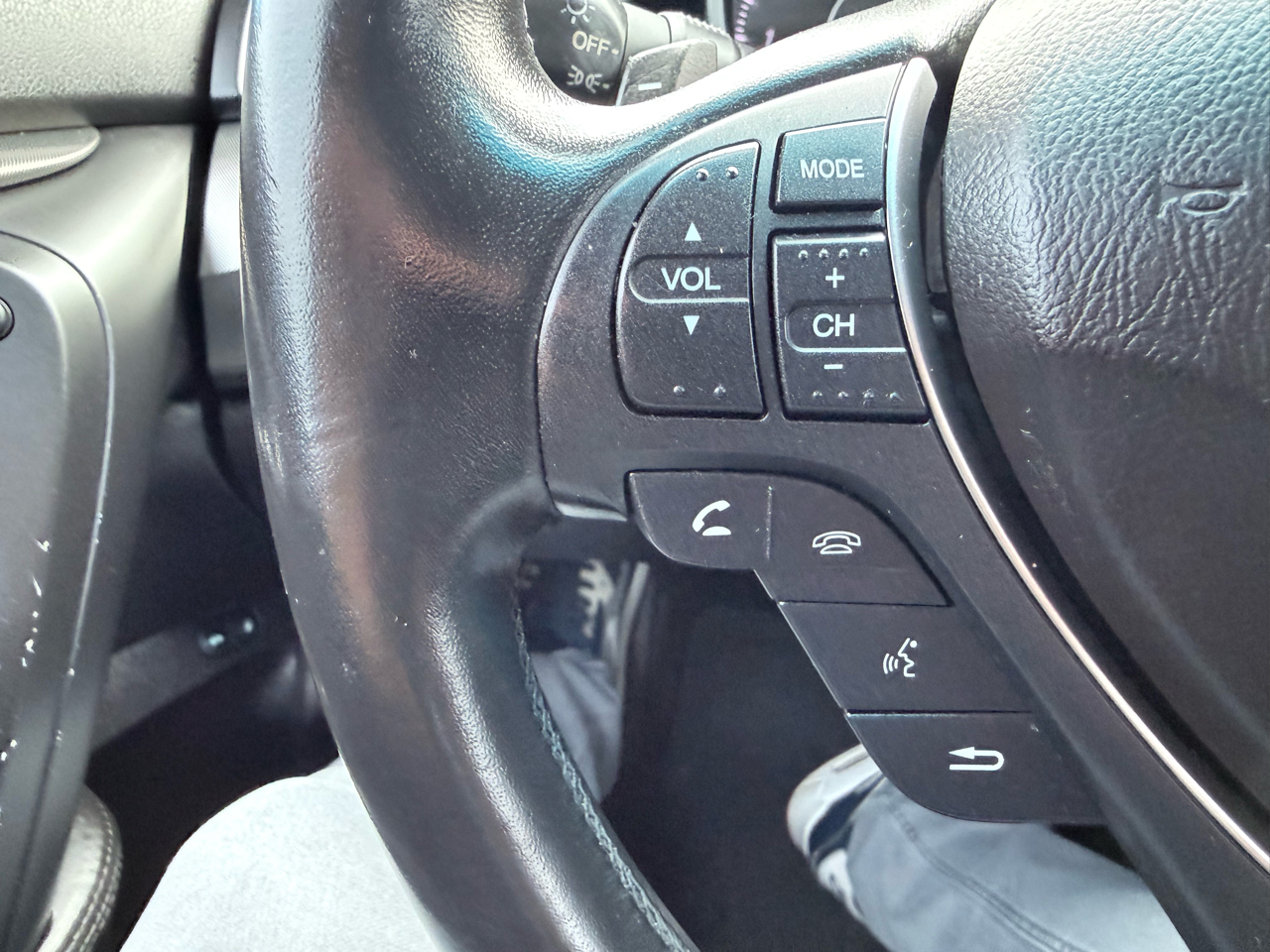 Acura TL 4dr Sdn Auto 2WD Tech 2012