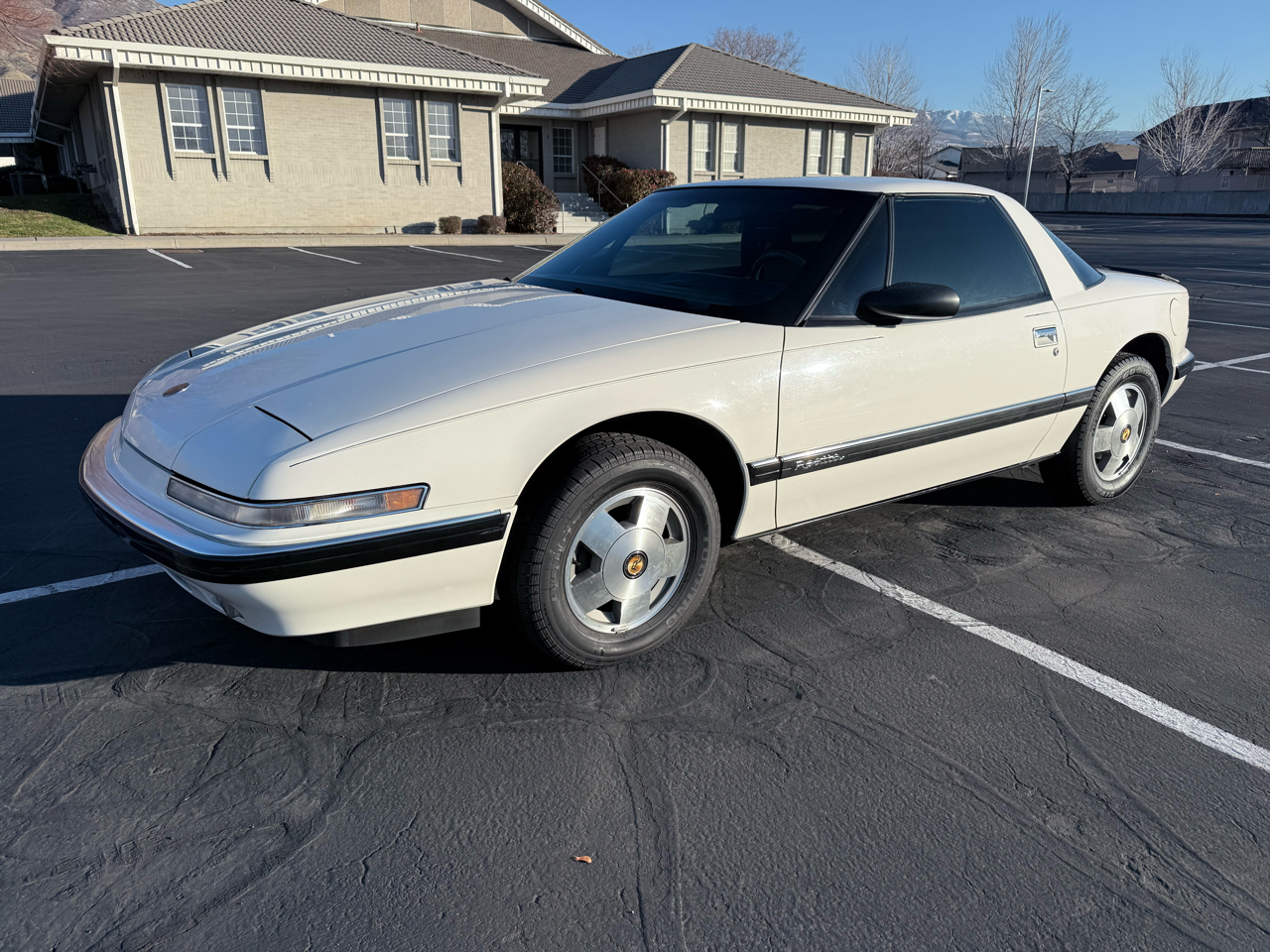 Buick Reatta 2dr Coupe 1990
