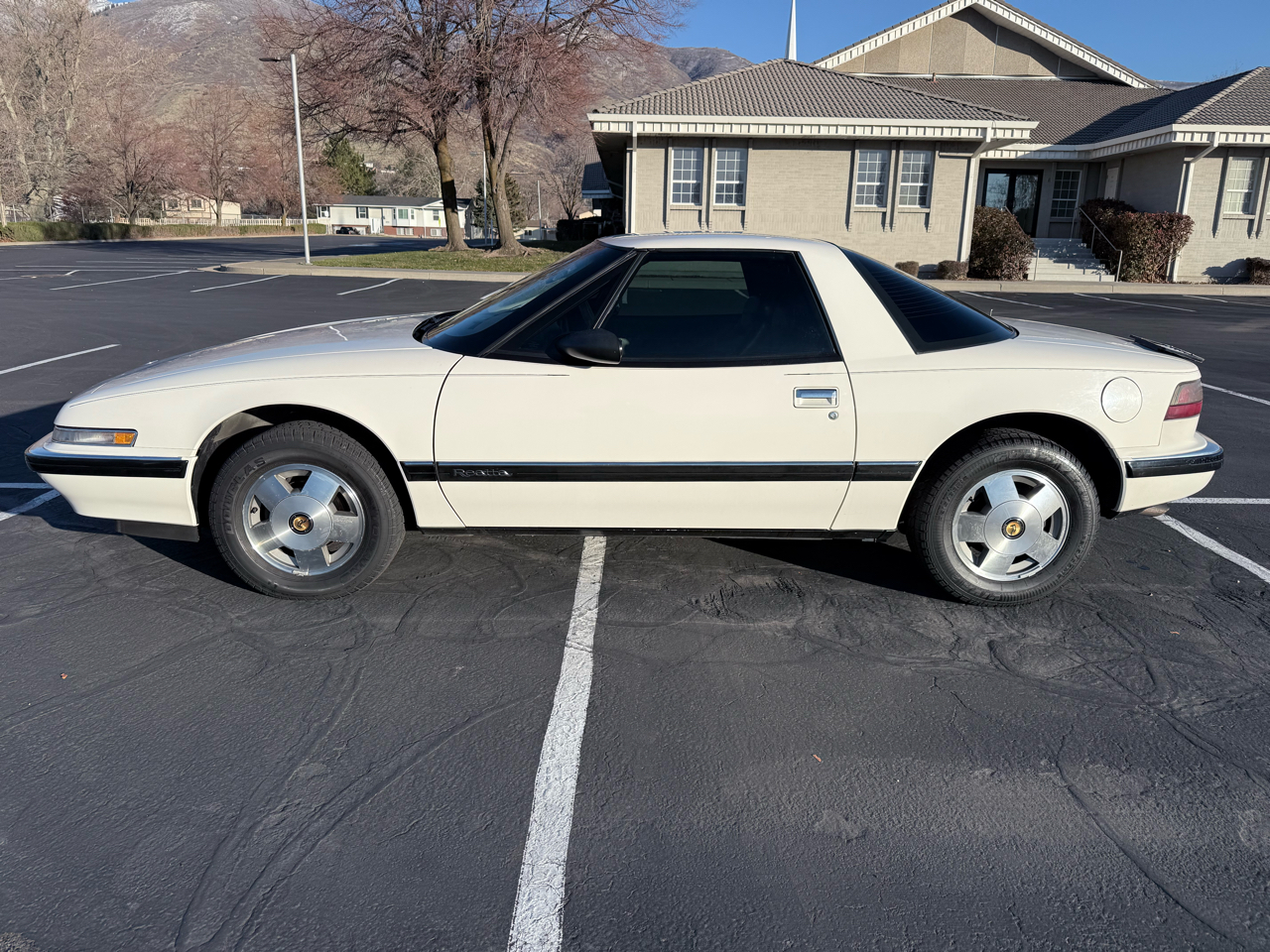 Buick Reatta 2dr Coupe 1990
