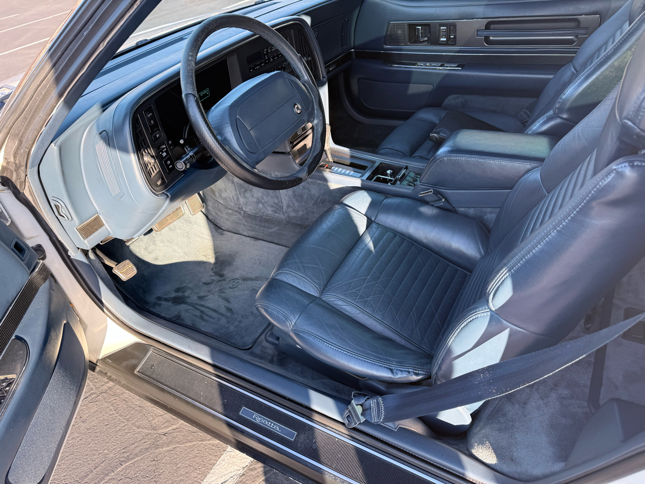 Buick Reatta 2dr Coupe 1990