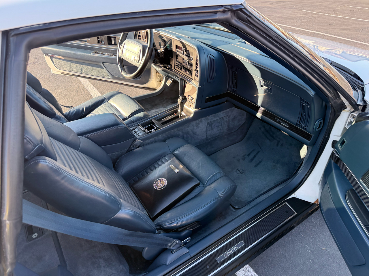 Buick Reatta 2dr Coupe 1990