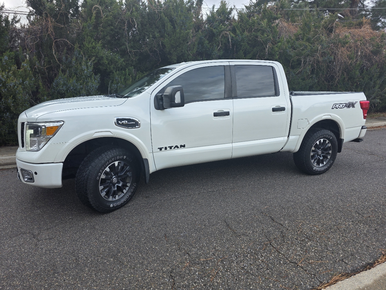 Nissan Titan 4x4 Crew Cab PRO-4X 2017