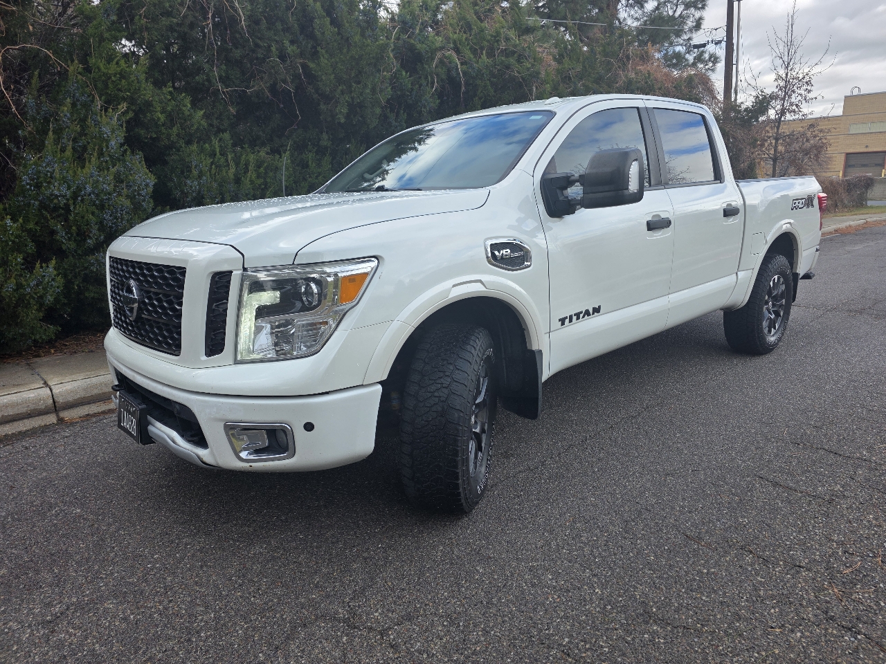 Nissan Titan 4x4 Crew Cab PRO-4X 2017