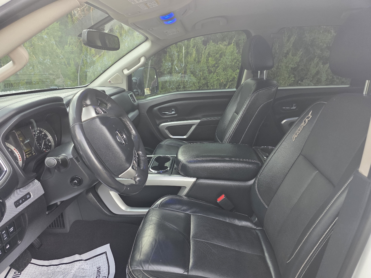 Nissan Titan 4x4 Crew Cab PRO-4X 2017