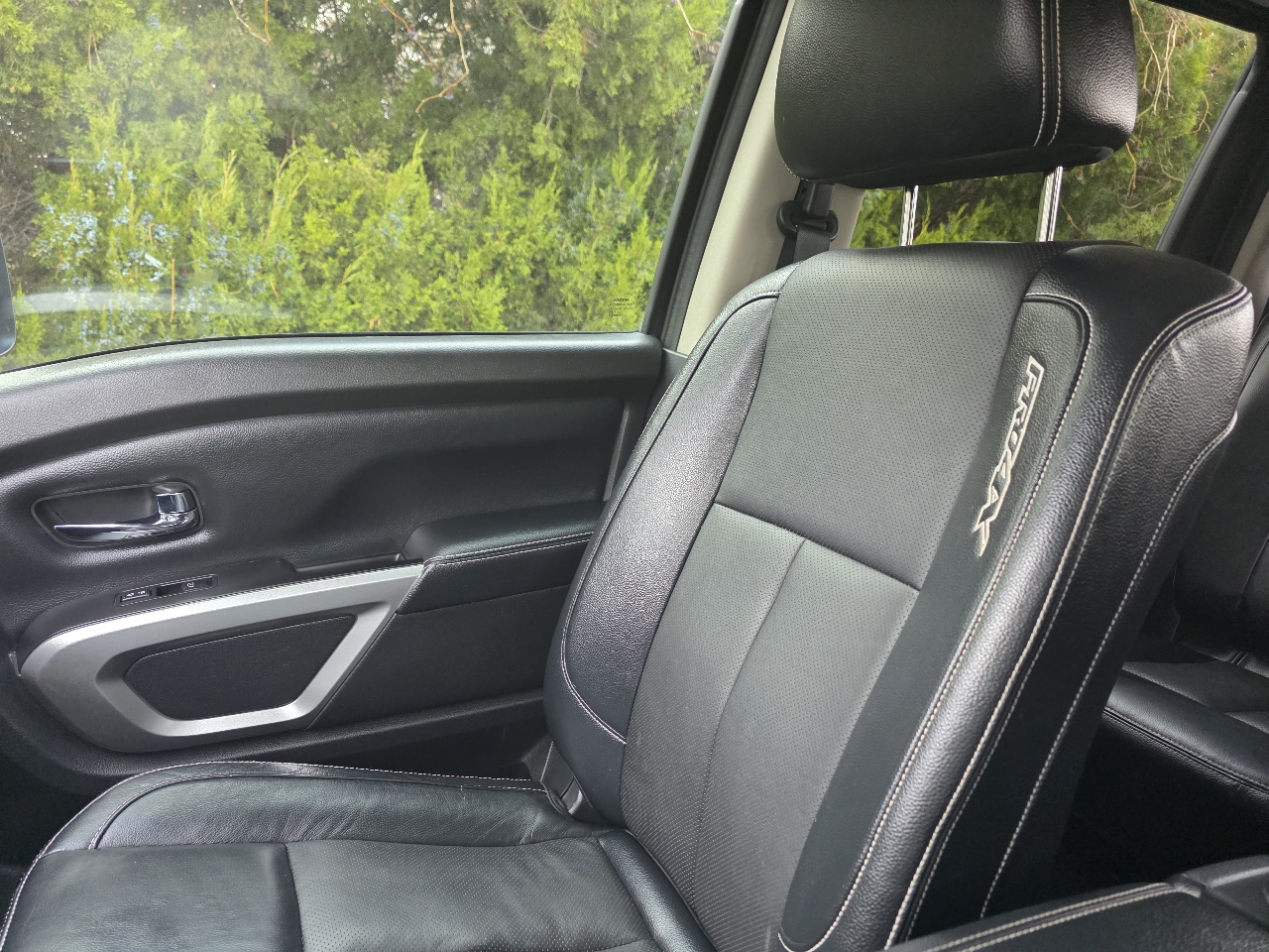 Nissan Titan 4x4 Crew Cab PRO-4X 2017