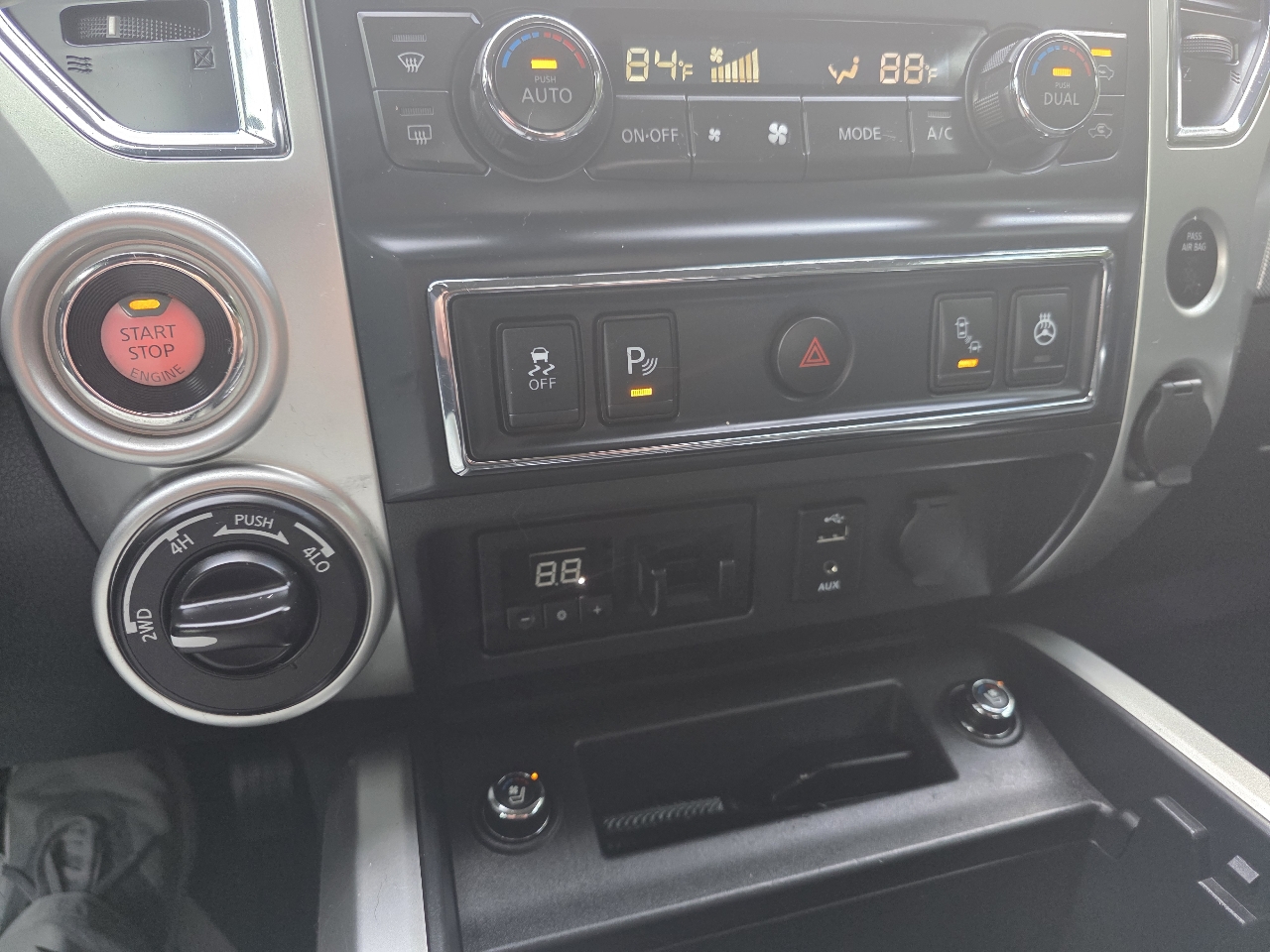 Nissan Titan 4x4 Crew Cab PRO-4X 2017