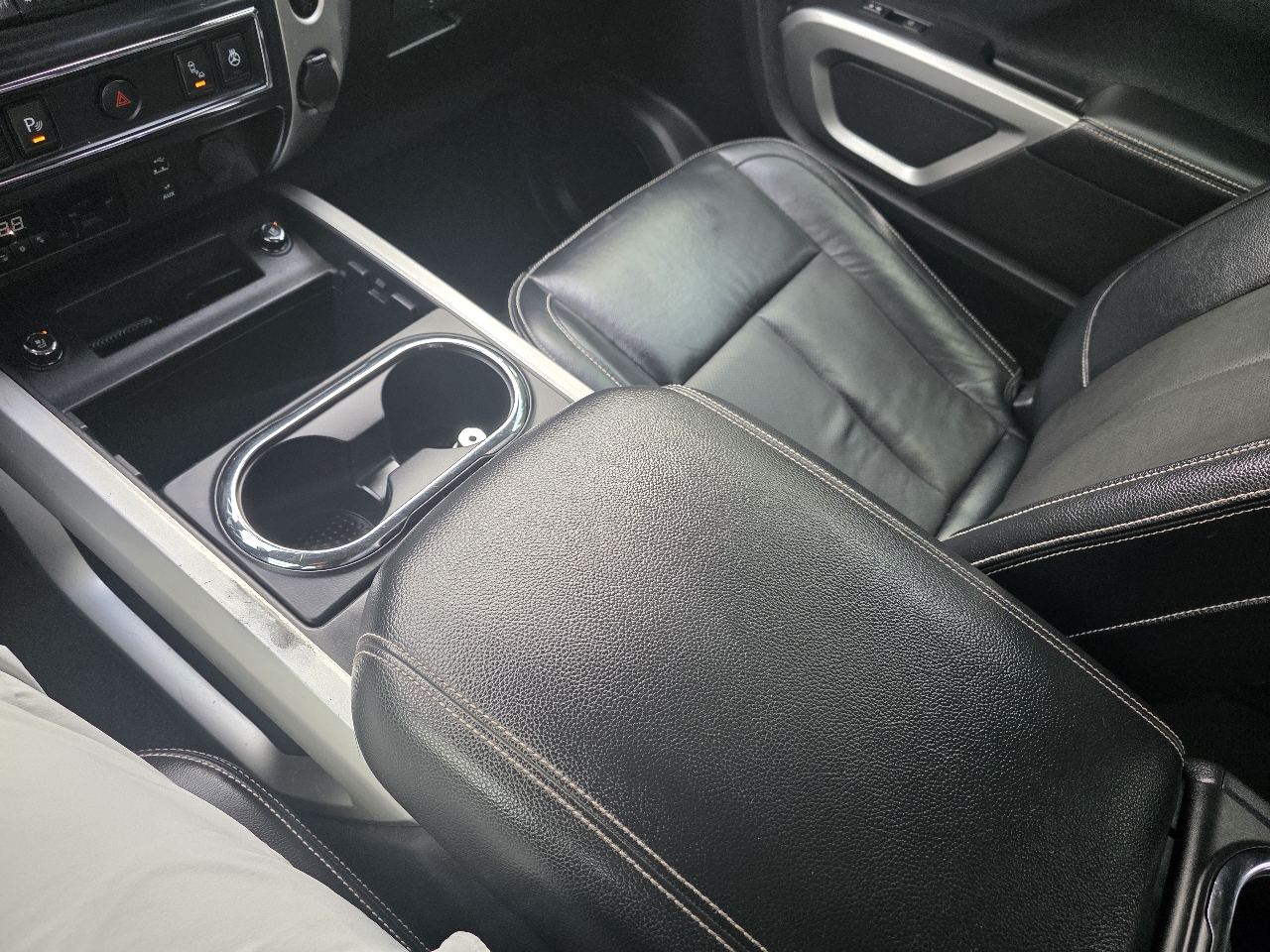 Nissan Titan 4x4 Crew Cab PRO-4X 2017