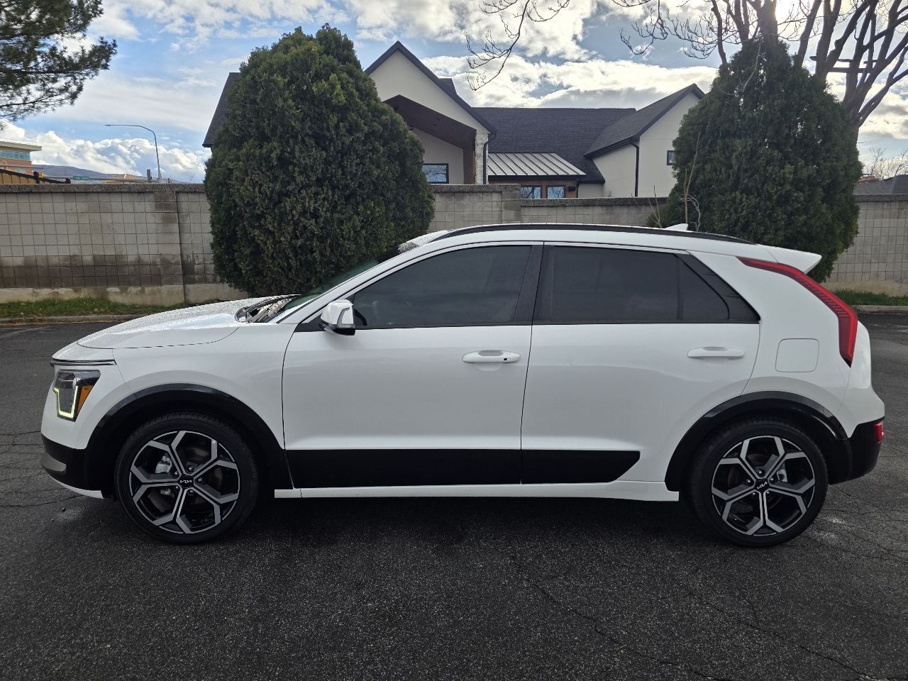 Kia Niro EX Touring FWD 2023