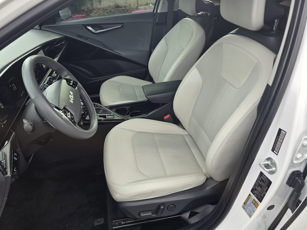 Kia Niro EX Touring FWD 2023