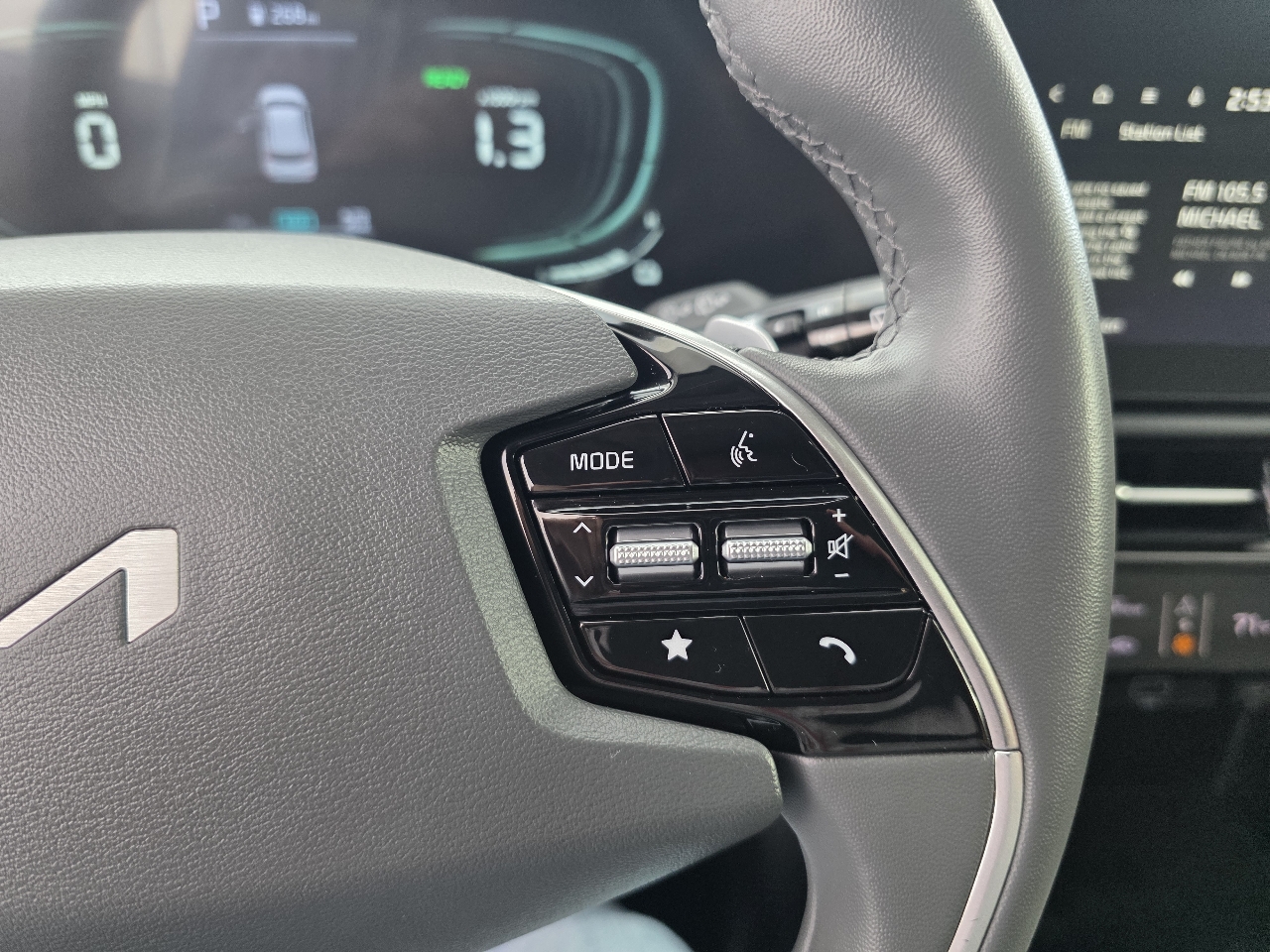 Kia Niro EX Touring FWD 2023