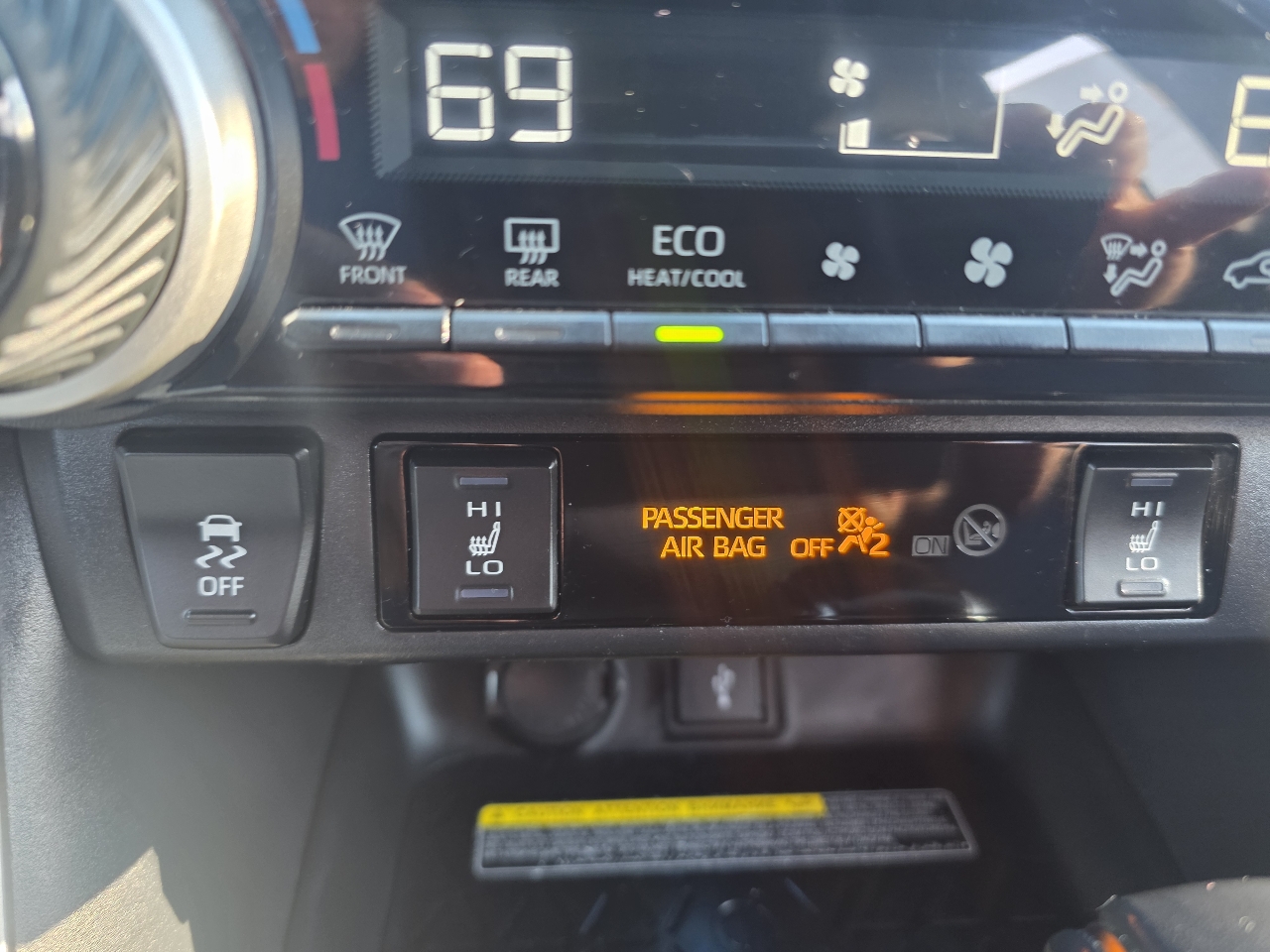 Toyota RAV4 Hybrid XSE AWD (Natl) 2020