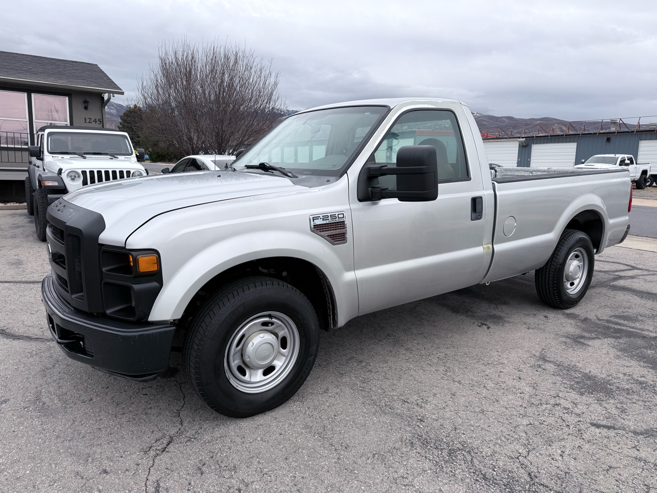 Ford Super Duty F-250 SRW 2WD Reg Cab 137" XLT 2010