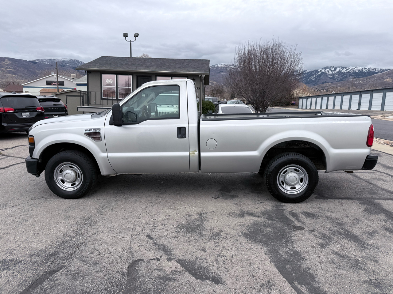 Ford Super Duty F-250 SRW 2WD Reg Cab 137" XLT 2010