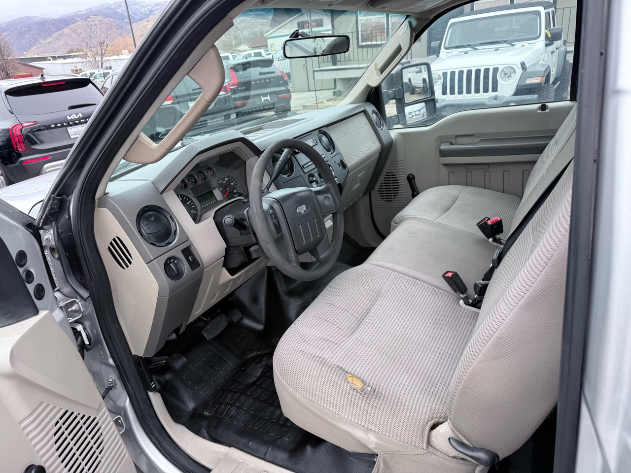 Ford Super Duty F-250 SRW 2WD Reg Cab 137" XLT 2010