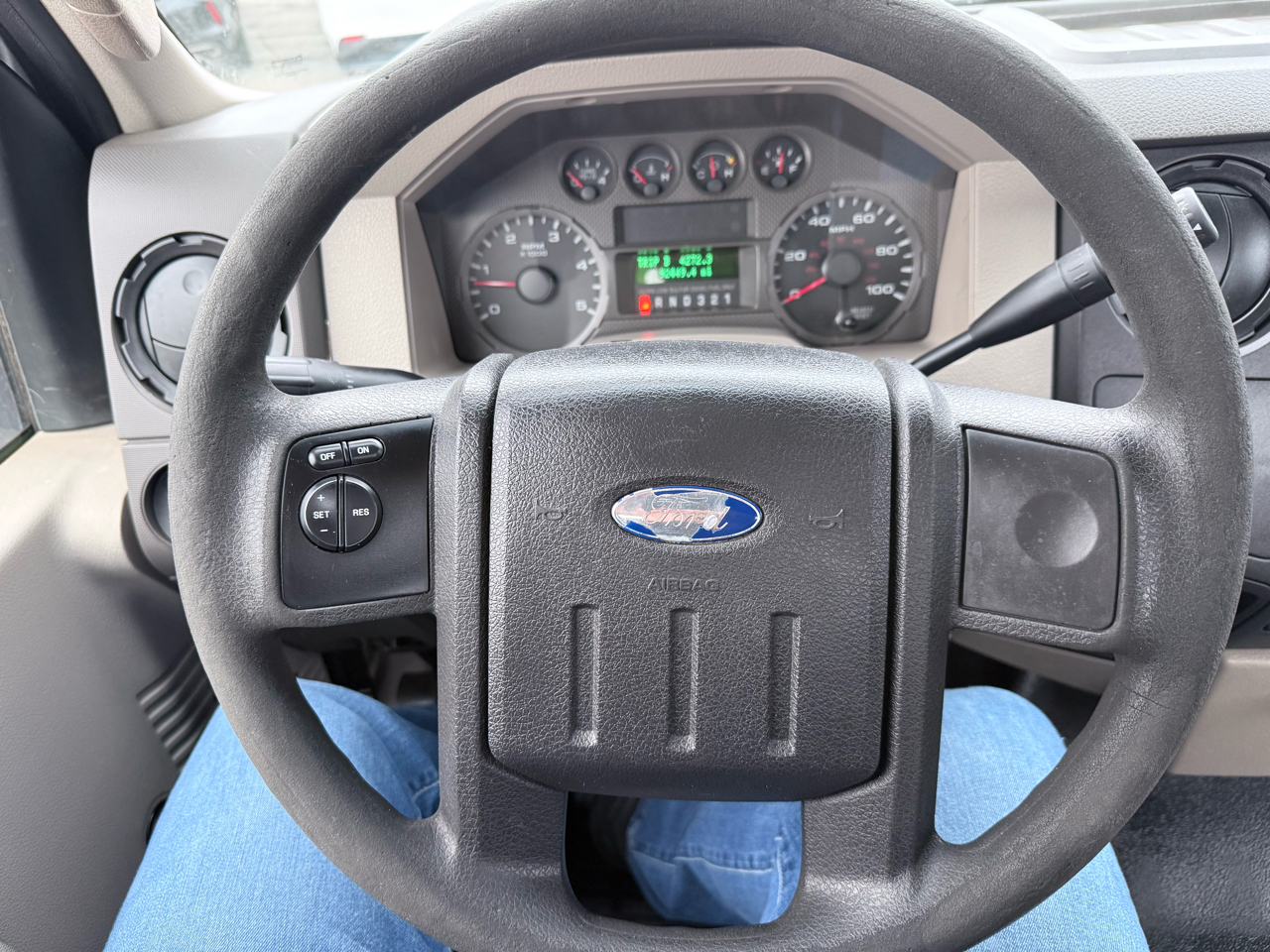 Ford Super Duty F-250 SRW 2WD Reg Cab 137" XLT 2010