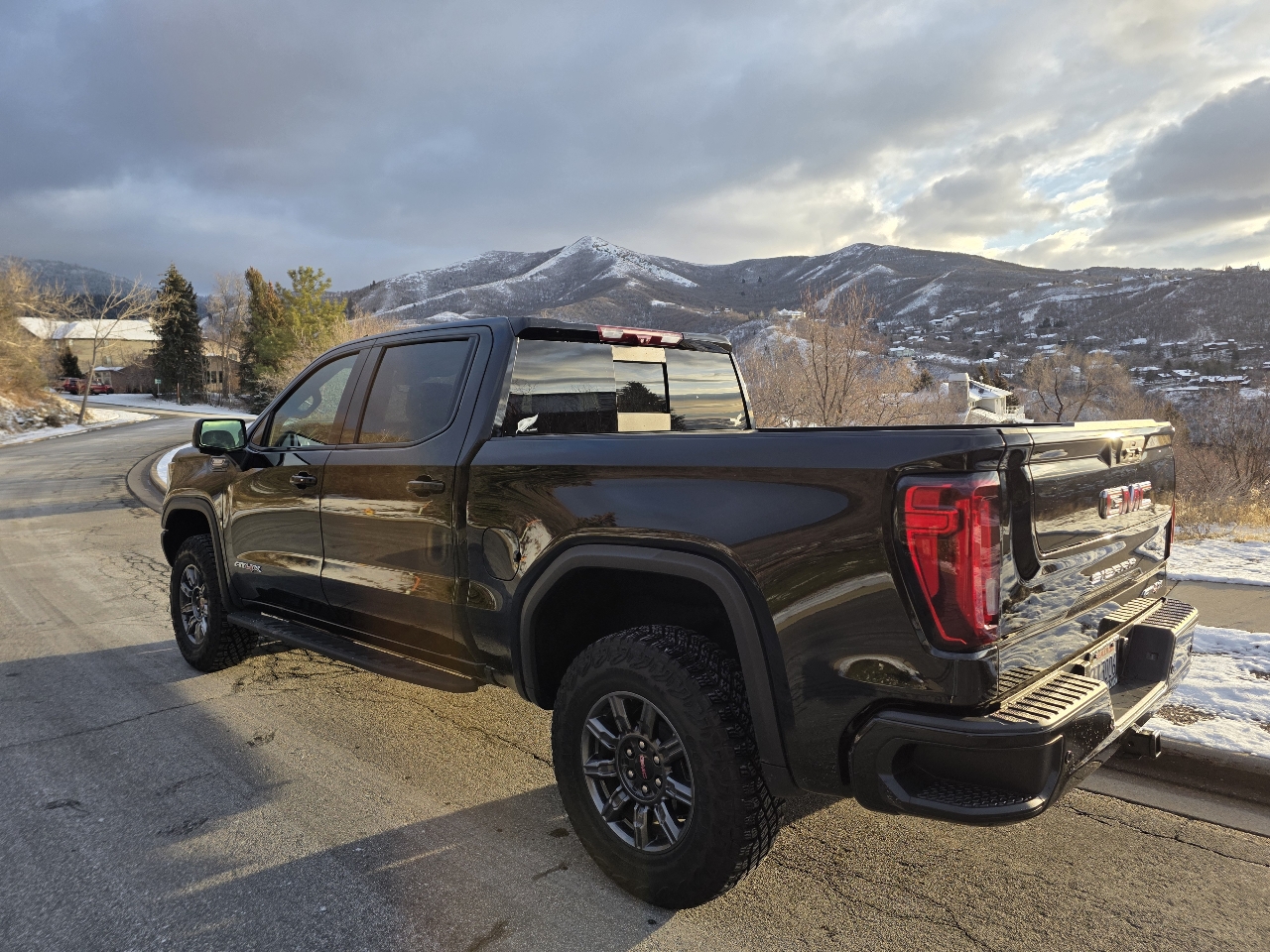 GMC Sierra 1500 4WD Crew Cab 147" AT4X 2025