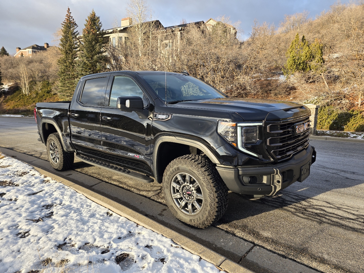 GMC Sierra 1500 4WD Crew Cab 147" AT4X 2025